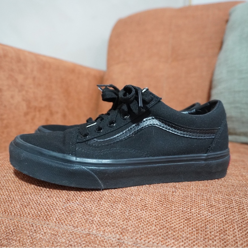 Black Authentic Vans 4.5